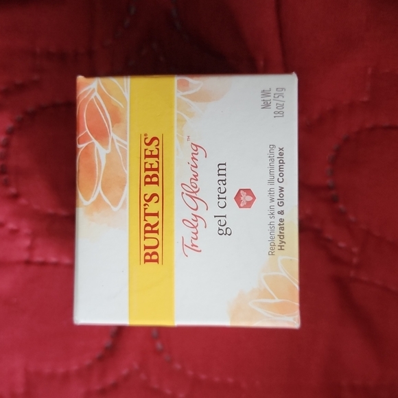Burt's Bees Truly Glowing Gel Cream - Picture 2 of 4